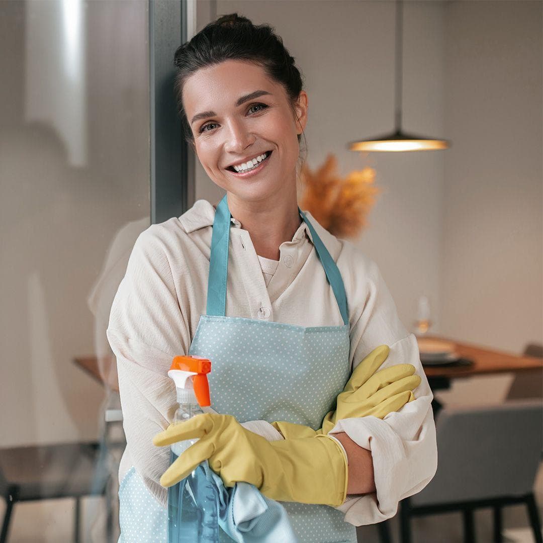Femme de menage professionnelle pour prestation de nettoyage a domicile